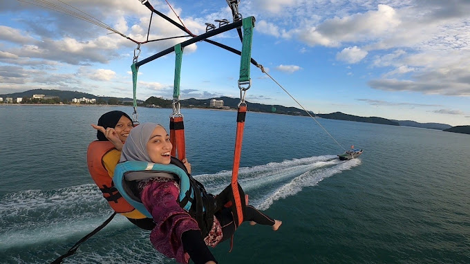 parasailing